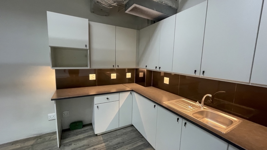 To Let commercial Property for Rent in Gardens Western Cape
